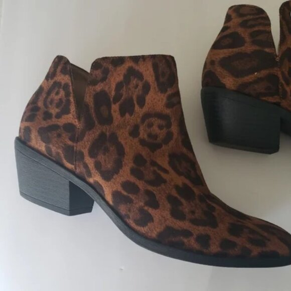 Lifestride Size 7.5 soft system, flex, leopard print booties Payton 2  LIKE NEW - Picture 2 of 4